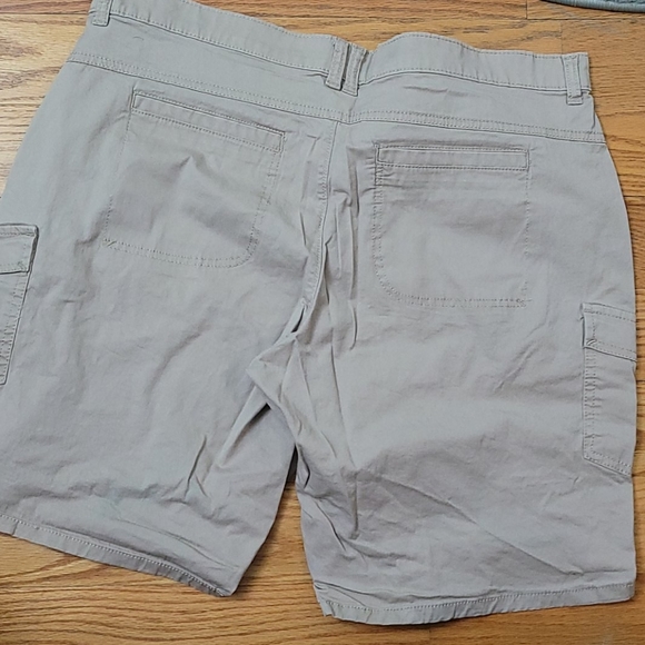 Lee Cargo shorts size 16 - Picture 2 of 3